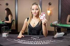 Filipino bettor reading okibet betting tips on mobile before placing a sports wager in Philippine pesos
